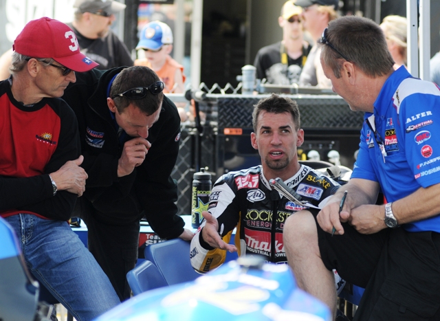 Blake Debrief Blake Young talks with his Yoshimura Suzuki crew, including rider advisor Kevin Schwantz on the far left, after practice on Friday at Road America. Young is coming off a victory last week in Utah. (Larry Lawrence photo)