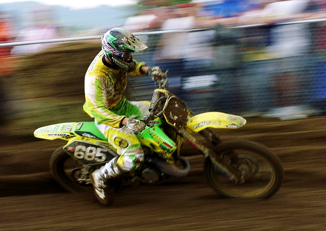 Tucker Hibbert powers his Suzuki RM125 through the loam in a fast corner at Red Bud during the outdoor national there in 2004. (Larry Lawrence photo)