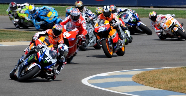 Ben Spies leads the pack at the start of the 2010 Red Bull Indianapolis Grand Prix. Since winning the pole and leading early in the race last year, much is expected of Spies this weekend at Indy, now that he’s on the factory Yamaha. (Larry Lawrence photo)