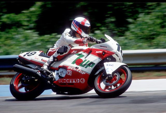 Honda of Niles, the 1990 WERA Mediumweight Production Endurance Champion, races at Road Atlanta. The team’s bike was perhaps the best looking machine of the WERA series, painted in its sponsor 7-Up paint scheme. (Larry Lawrence photo)