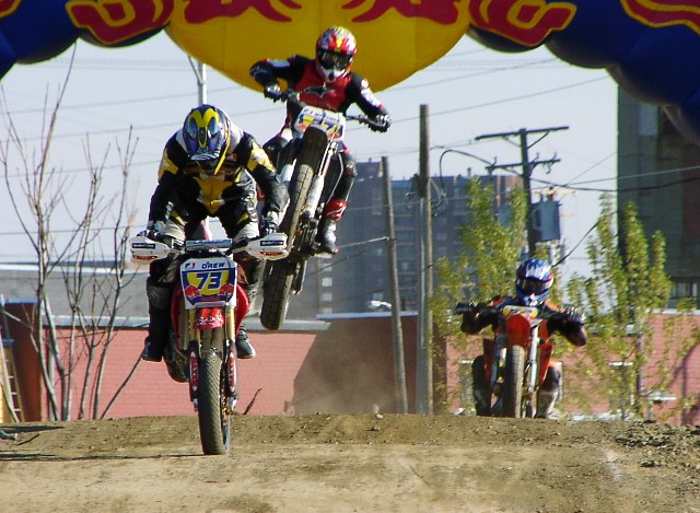 Steve Drew’s Honda XR650 takes a serious nosedive in the motocross section of the Columbus (Ohio) Supermoto track, during the AMA Unlimited Supermoto National in October of 2003. (Larry Lawrence photo)