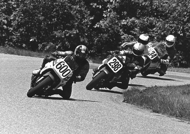 Gallaway - Grattan My guess is this is Grattan in 1986 or ’87 based on the bikes being raced. I think (but am not sure) that the riders are Michael Gallaway leading on his No. 600 Yamaha FZ750 over Bob Englert (No. 298 Yamaha), Dave Knapp (behind Englert on a Yamaha) and Steve Landrey on his No. 334 Suzuki. (Larry Lawrence photo)