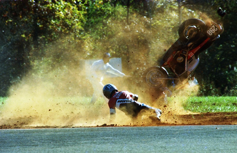 Team Gibsonia - GNF '85 Bob Englert crashing the Team Gibsonia Yamaha FJ1100 during the national endurance race at the 1985 WERA Grand National Finals. (Greg Sickmeier photo)