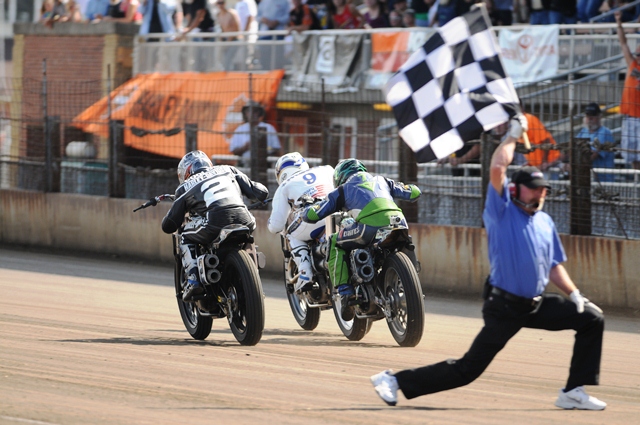 Mees, Coolbeth, Halbert Jared Mees nips Kenny Coolbeth Jr. and Sammy Halbert in the Springfield Mile Dash for Cash last September. (Larry Lawrence photo)