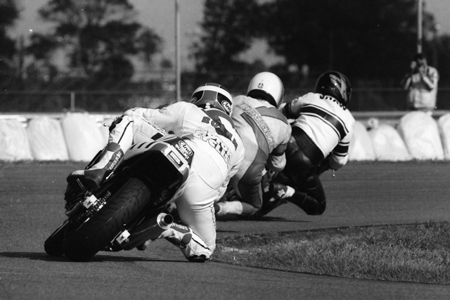 Boehm - Daytona '89 Mitch Boehm chases John Eidenberger and Rick Shaw through the West Horseshoe in the 1989 Daytona 750 Supersport final. (Larry Lawrence photo)