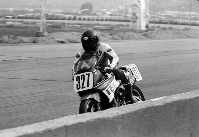 Arnaiz - Loudon '86 Rich Arnaiz brushes close to the pit wall at Bryar Motorsports Park in Loudon during the Loudon AMA Superbike race in June of 1986. (Larry Lawrence photo)