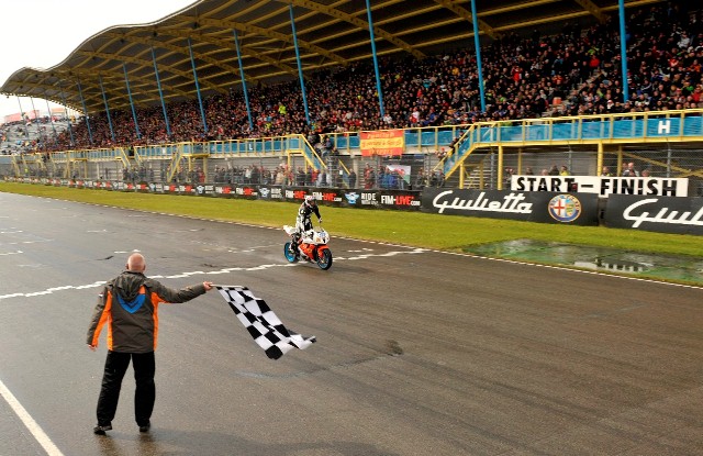Lorenzo Lanzi (PRORACE Honda) took his and Honda’s first race win of the 2012 season in his first ever Honda Supersport ride. In fully wet conditions, Lanzi moved up to the lead and pulled away, lapping everyone up to 12th place. 