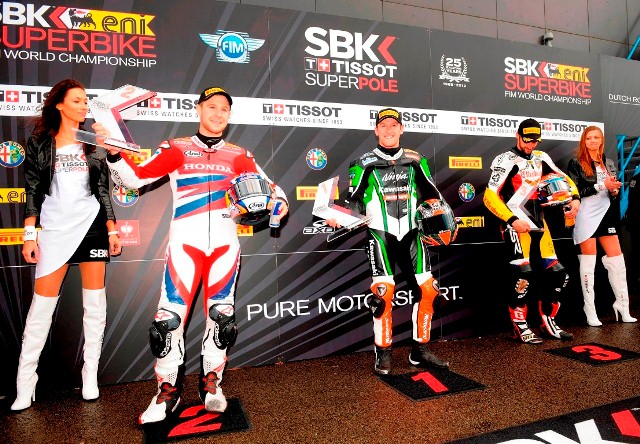 Tom Sykes (Kawasaki Racing Team) was over a second faster than any of his rivals in a Tissot-Superpole contest run under ‘wet’ conditions. 