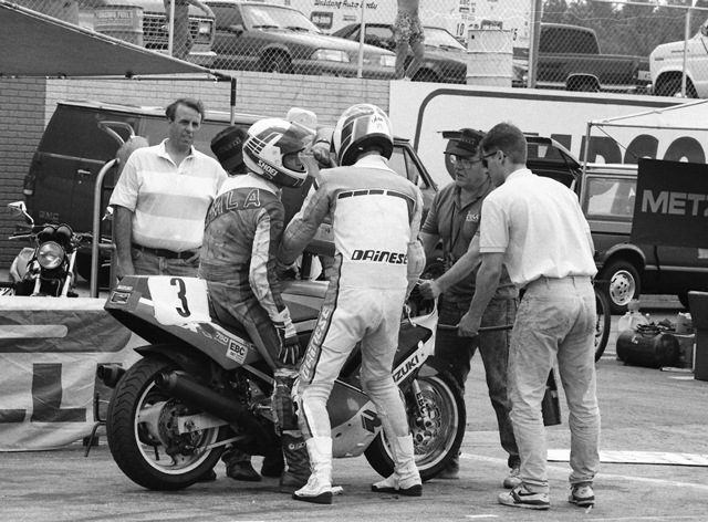 E&H Racing Jed Kimla (sitting on bike) relays information to fellow E&H Racing/Solmax rider John Erdrich during a pit stop at the WERA Six-Hour National Endurance race at Road Atlanta on June 17, 1989. (Larry Lawrence photo)