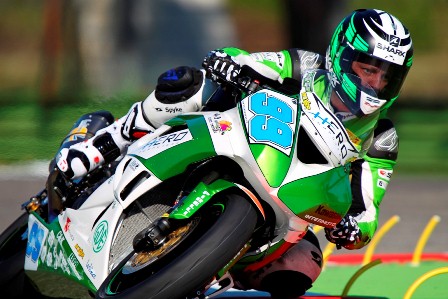 Fabien Foret (Kawasaki Intermoto Step) took a cool and professional win after 19 laps of competition, his first of the year, and the first for his team in 2012. 
