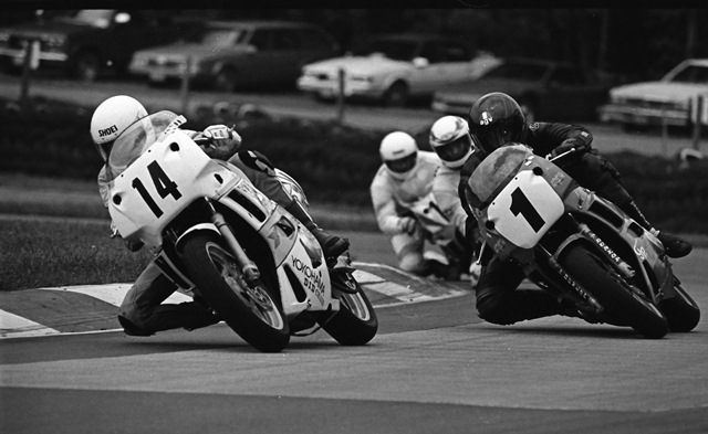 Larry Schwarzbach leads defending AMA Supersport Champion Scott Zampach at the 1990 Mid-Ohio 600cc Supersport race. Schwarzbach finished fourth in the race and turned in a series of impressive rides to earn his factory Yamaha ride with Vance & Hines in 1991. (Larry Lawrence photo)