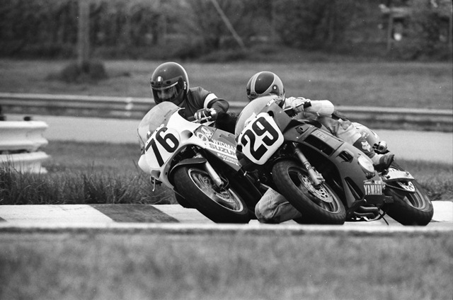 Kurt Wanner (No. 76) and Sam McDonald ((No. 29) battle side by side in a WERA B Superbike Expert race at Gateway International Raceway in April of 1989. Wanner’s Suzuki GSXR750 and McDonald’s Yamaha FZR600 were well matched at the technical Gateway circuit. McDonald held the advantage at the checkered flag. (Larry Lawrence photo)