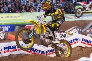 2012_METCALFE_SLC_JK05_LO Yoshimura Suzuki has a strong presence in AMA Supercross with Brett Metcalfe.