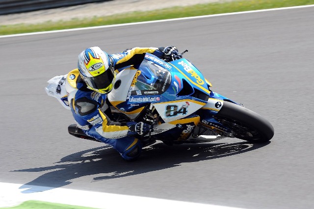 Friday_Fabrizio_action Michel Fabrizio (BMW Motorrad Italia Gold Bet) led home a BMW 1-2-3 at Monza in the first qualifying session, thanks to a 1 minute 42.325 second lap set with only three minutes of the session remaining.