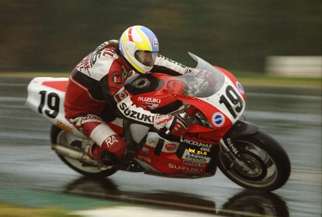 Ruhl, Tim - RA Racing Tim Ruhl rides the beautifully-prepared R.A. Racing Suzuki GSXR1100 through a very wet turn at Road Atlanta during the season finale of the WERA Power-Mist/Performance Machine National 4-Hour Endurance in November of 1993. Ruhl and his teammate Ian McKinstray scored an excellent sixth overall in the race. (Larry Lawrence photo)