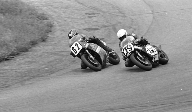 Tribou - DeGouw Jim Tribou (No. 62) on his Suzuki GSXR750 running inside Henry DeGouw (No. 279) on his Yamaha TZ750 on one of Loudon’s banked turns during the 1986 AMA Formula One race. (Larry Lawrence photo)