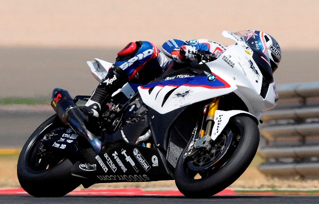 Aragon_Melandri_action-sm Marco Melandri (BMW Motorrad Motorsport) took the fastest time in the first qualifying session of the eni FIM Superbike World Championship weekend at MotorLand Aragon in Spain.
