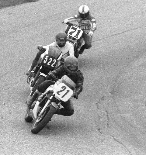 Malcolm MacNair (21) leads Steve Jones (522) and Jim Knipp (71) coming into the bowl at Grattan Raceway in May of 1984 during a WERA sprint race. (Larry Lawrence photo)