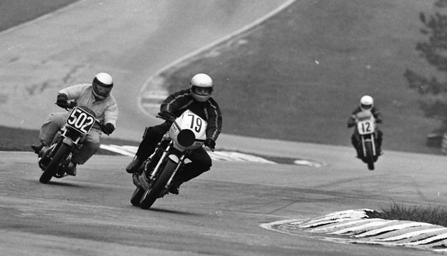 Royale Racing’s Doug Henry leads Team Widman in the rain at Road Atlanta during the season finale of the WERA/EBC National Endurance Series in November of 1986. (Larry Lawrence photo)