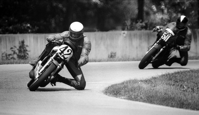 Check out how effortless Kevin Fardoux makes dragging his knee look back in a WERA D Superbike race at Blackhawk Farms in June of 1985. (Larry Lawrence photo)