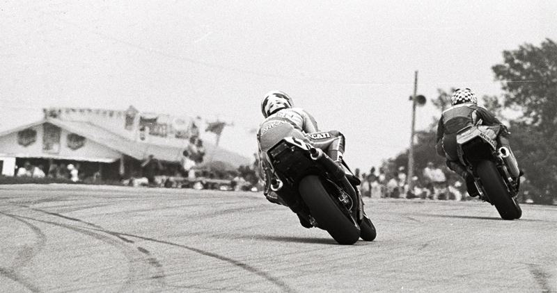 Polen - Edwards - Elkhart '93 Doug Polen, riding his Fast by Ferracci Ducati 888, stalks fellow Texan Colin Edwards aboard the Vance & Hines Yamaha YZF750 during the AMA Superbike race at Road America in June of 1993. (Larry Lawrence photo)