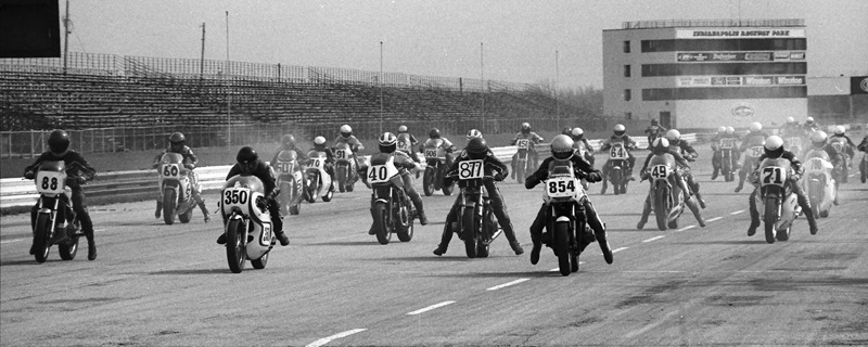 IRP WERA F1 start 1985 Tim Morrissey (No. 854) looks to have gotten the holeshot in front of a big pack of riders on his Suzuki GS750E in this WERA Formula 1 race at Indianapolis Raceway Park in April of 1985. (Larry Lawrence photo)