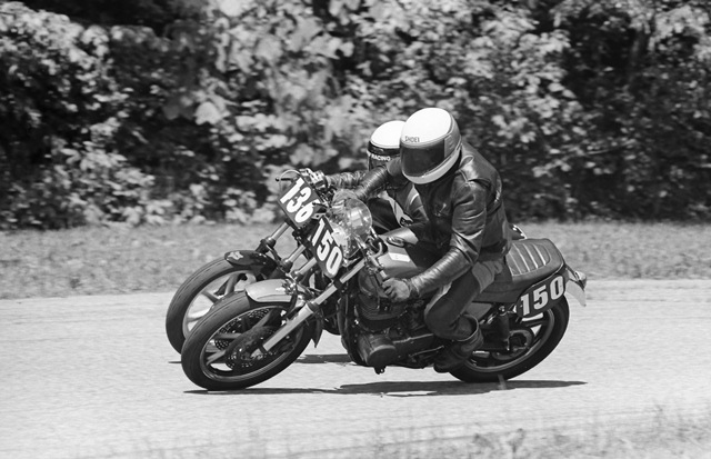 John Love has the inside line on John Waite in a WERA Clubman class battle at Grattan Raceway in June of 1986. (Larry Lawrence photo)