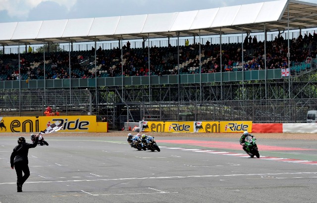 Sunday_Baz_finish-sm In the first race SBK rookie Loris Baz (Kawasaki Racing Team) became the second youngest rider ever to win at this level, with the nineteen-year-old, who started the season in the Superstock 1000 FIM Cup, overcoming the changing conditions to win a close run thing.