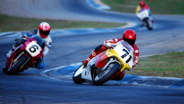 Knipp, Jim - GNF 1990 Indianapolis-based racer Jim Knipp takes turn five at Road Atlanta on his beautifully prepared Honda RC30 during the 1990 WERA Grand National Final. (Larry Lawrence photo)
