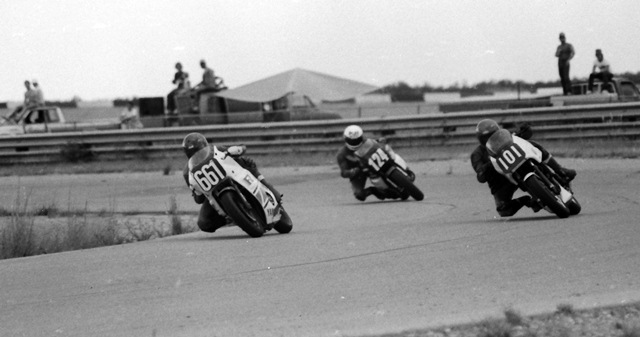Bledsoe, Rickey - Texas World 10-86 Rickey Bledsoe (No. 661) leads Larry Schwarzbach (No. 101) and John Glueck (No. 124) in a WERA/CRRC C Production Novice battle at Texas World in October of 1986. (Larry Lawrence photo)