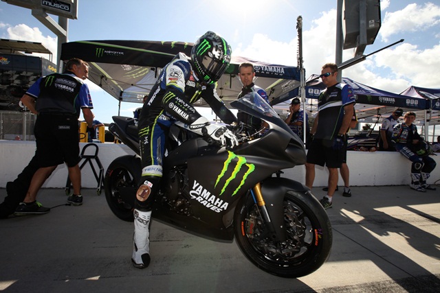 AMA National Guard SuperBike champion Josh Hayes heads out to the course for a testing run during Dunlop tire testing. Hayes won the AMA Pro National Guard SuperBike Race 1 earlier this year at DIS.
