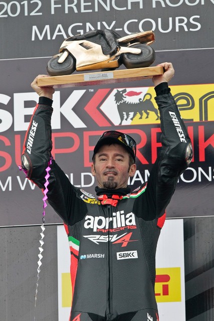 MagnyCours_Biaggi_champion-sm Max Biaggi (Aprilia Racing) ended the second race in fifth place and in doing so he ended up the season 0.5 points ahead of Tom Sykes (Kawasaki Racing Team).