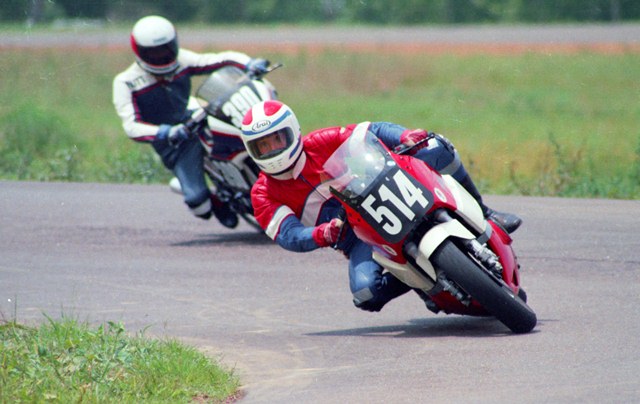 Sizemore, Brian - Talladega 8-86 Brian Sizemore leads Robert Nutt in a WERA B Superbike race at Talladega Gran Prix Raceway in August of 1986. (Larry Lawrence photo)