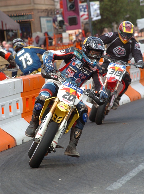 Aaron Yates racing the AMA Supermoto race in Reno, Nevada in October of 2005. (Larry Lawrence photo)