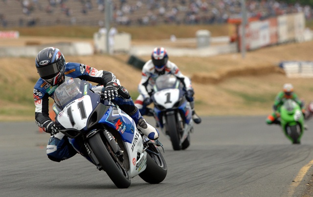 Ben Spies corners his Yoshimura Suzuki ahead of teammate Mat Mladin and Kawasaki’s Tommy Hayden in the Sunday race at the Kawasaki AMA Superbike Showdown at Infineon Raceway in Sonoma, Calif., in May of 2006. (Tom Riles photo)