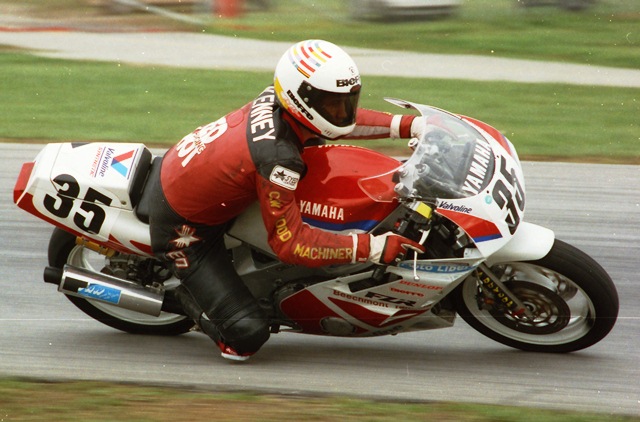 Pat Kenney races the Red Hot Racing Yamaha around the carousel at Indianapolis Raceway Park during a WERA National Endurance race in October of 1991. (Larry Lawrence photo)