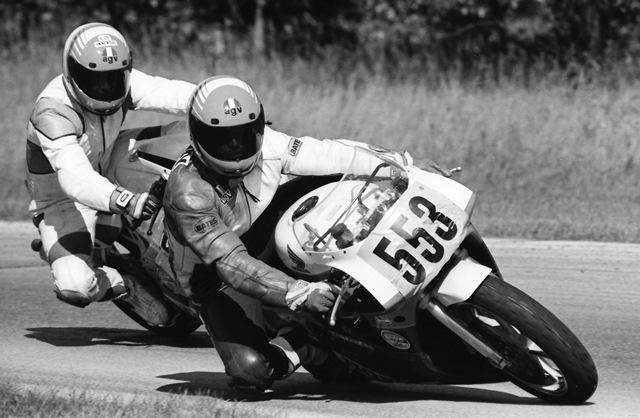 Bob Sandy races aboard the Hinshaw Racing Honda RC30 during a WERA National Endurance race at Blackhawk Farms Raceway in September of 1990. (Larry Lawrence photo)