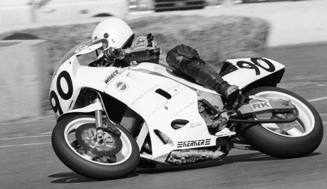 Delgado, Rick - Memphis - 9-89 Rick Delgado races his Yamaha FZR750 in the Memphis round of the WERA Toyota/Dunlop Formula USA Series in September of 1989. He finished eighth. (Larry Lawrence photo)