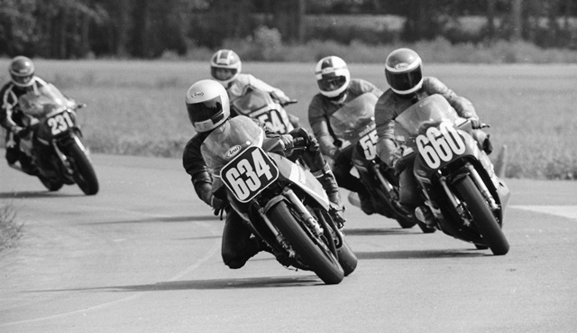 Mark Schindler (No. 634) leads a pack in a WERA A Production race at Talladega Gran Prix Raceway in August of 1986. Also visible in the shot are Ashley Peterson (No. 660), an unidentified rider, Kenneth Anderson (No. 854) and Ronald Earl (No. 231). (Larry Lawrence photo)