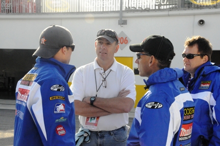 Abrams Henny Ray Abrams strike a skeptical pose while talking with Ben Spies and the Yoshimura Suzuki crew at Daytona in 2008. (Larry Lawrence photos)