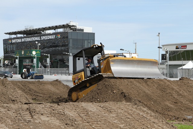 Photo 1-sm Immediately following the 55th annual Daytona 500 NASCAR Sprint Cup Series race last Sunday, construction has begun in the tri-oval area between pit road and the start/finish line to create the demanding and challenging course for the Daytona Supercross By Honda, scheduled Saturday night, March 9.