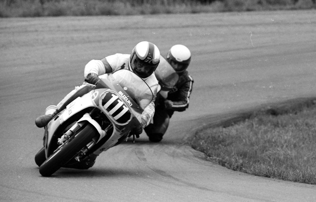 Widman, Ron - Grattan 5-87 Ron Widman still used his old-school riding style when he returned to road racing in the mid-1980s. Here he races a WERA event at Grattan Raceway in May of 1987. (Larry Lawrence photo)