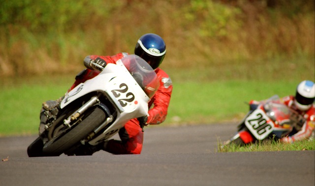 First-year expert Mark Tanner leads Doug Polen in a WERA race at Grattan Raceway in 1986. Tanner had one of the most rapid rises from novice to expert winner I ever saw. (Larry Lawrence photo)
