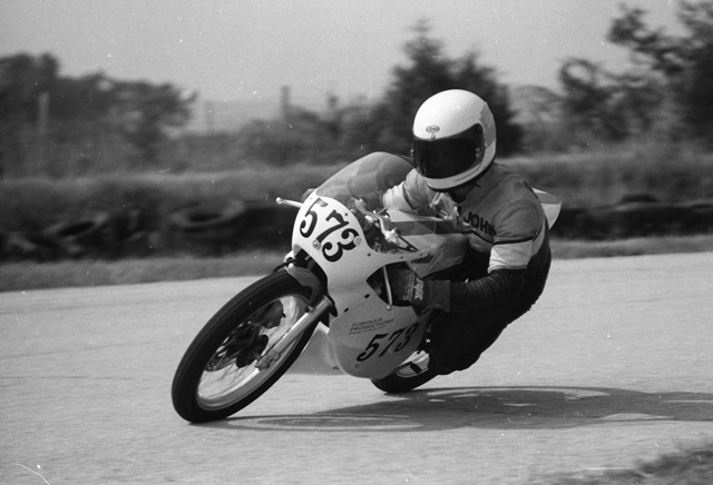 John Parry races his Yamaha TZ250 in a Midwest Cafe Racing Association (MCRA) race at Mid-America Raceway in July of 1984. Mid-America was one of those tracks that made you think ‘what if’. What if it had ownership who would have improved the track and gradually brought it up to modern standards? (Larry Lawrence photo)