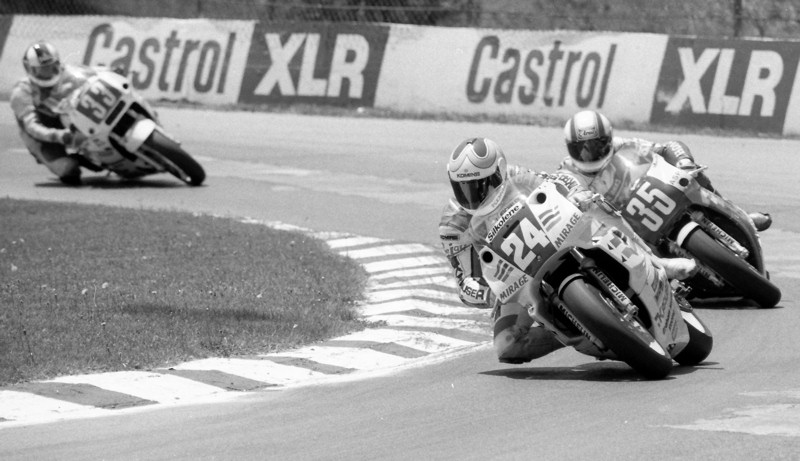 Brit Paul Iddon (No. 24 Team Krauser Yamaha) leads Wolfgang Von Muralt (No. 35 Honda Suisse) and Tom Kipp (No. 33 Wiseco Yamaha) in the Canadian round of the World Superbike Series in June of 1989. (Larry Lawrence photo)