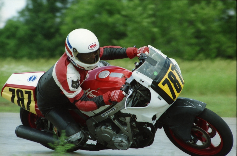 Jamie Worthington racing as a novice at Blackhawk Farms Raceway during a WERA Sprint event in June of 1991. Jamie, who hails from Troy, Michigan, went on to be a regular on the AMA Pro tour in the mid-to-late 1990s. (Larry Lawrence photo)