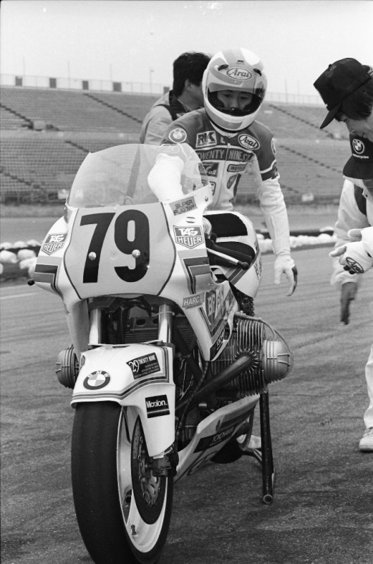 Rider Seigo Kikuchi stands behind the famous A.M.S. FU-JI-I BMW at Daytona in 1989. Kikuchi finished a solid 11th in the talent-filled BOTT race. He finished just behind David Emde (also on a BMW) and just ahead of former AMA Grand National Champion Roger Reiman on a Harley-Davidson. (Larry Lawrence photo)