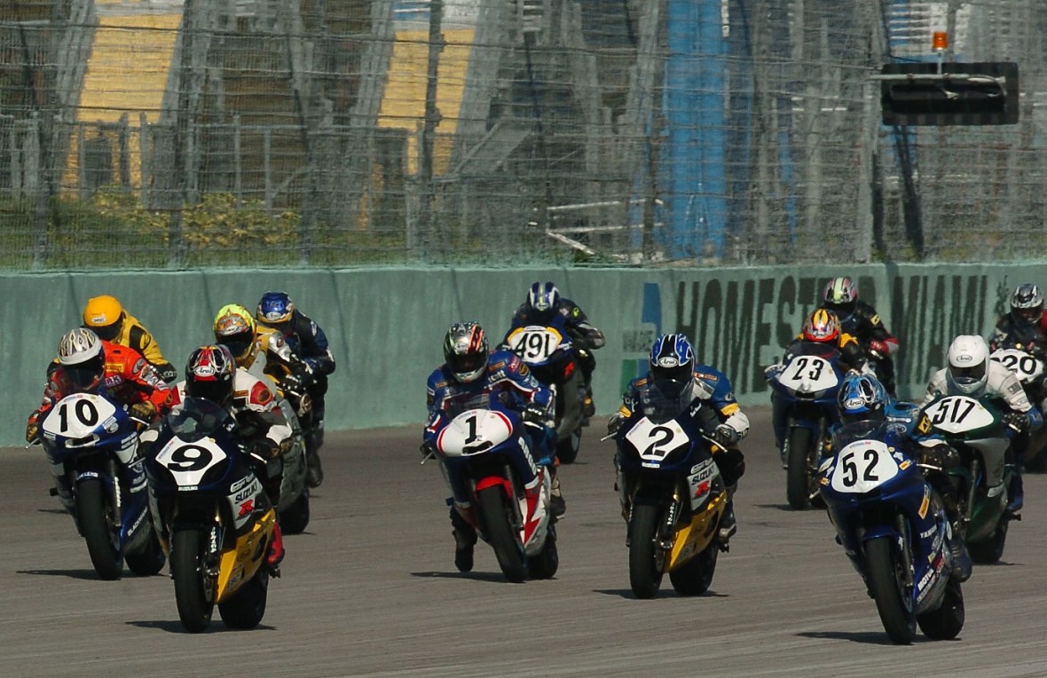 Start of the FUSA SportBike final at Homestead-Miami Speedway in October of 2004 with Robert Jensen (No. 52), Scott Harwell (No. 2), Scott Greenwood (No. 1), Jeff Wood (No. 9), and Mike Himmelsbach (No. 10). The race was a showdown between Jensen and Wood for that year’s FUSA SportBike Championship. Jensen won. (Henny Ray Abrams photo)