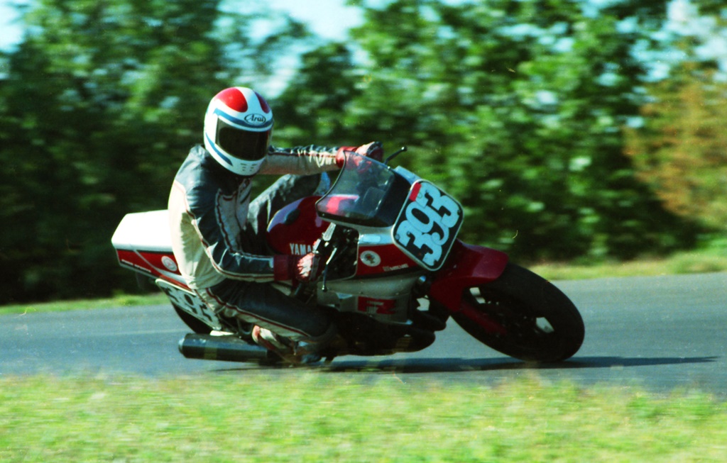 Mark Oldham races his Yamaha FZ750 around a turn at Grattan Raceway in a WERA sprint race in September of 1986. Oldham had a memorable outing at Grattan that day, winning a couple of races over a huge field. (Larry Lawrence photo)