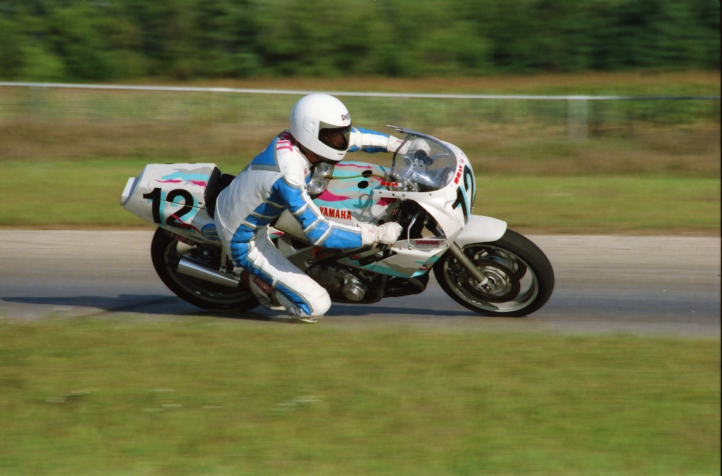 Robert Nutt racing with his own RKN Racing endurance team in a WERA National Endurance race at Blackhawk Farms in September of 1990. Nutt went on to found Kinko’s Kawasaki, one of the leading AMA Supersport teams of the 1990s. (Larry Lawrence photo)